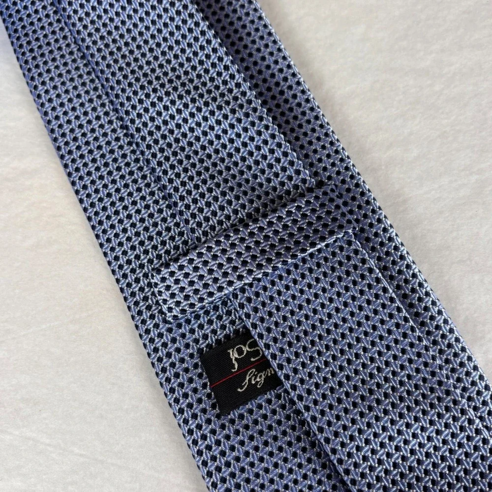 Jos A. Bank Mens Neck Tie Signature Collection Blue‎ Textured Professional